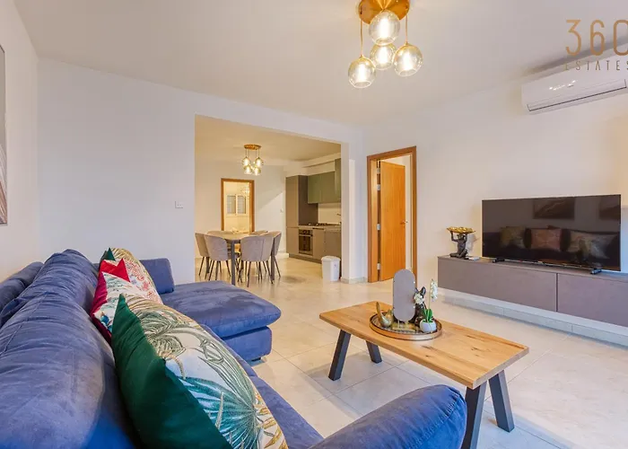 Apartamento Life On Waters Edge With Unique Views In St Pauls By 360 Estates *