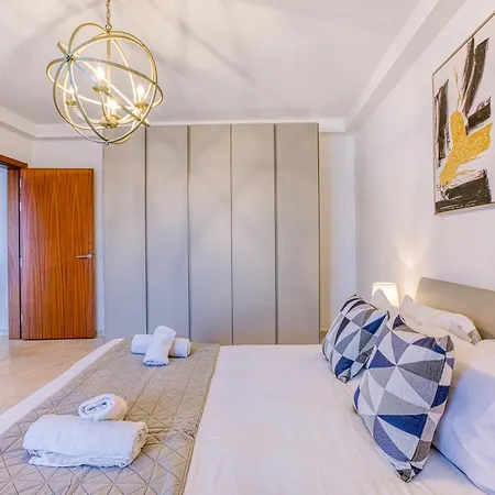 Life On Waters Edge With Unique Views In St Pauls By 360 Estates خليج سانت بول