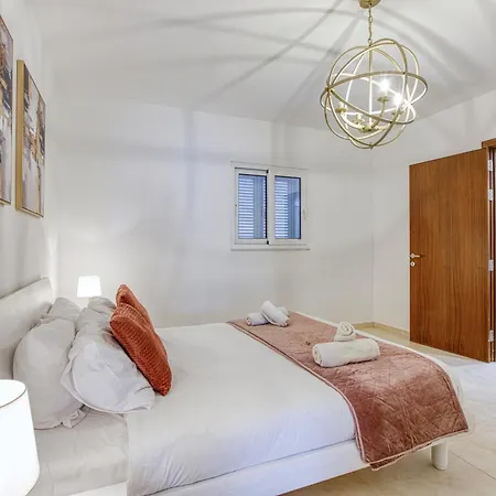 Life On Waters Edge With Unique Views In St Pauls By 360 Estates *