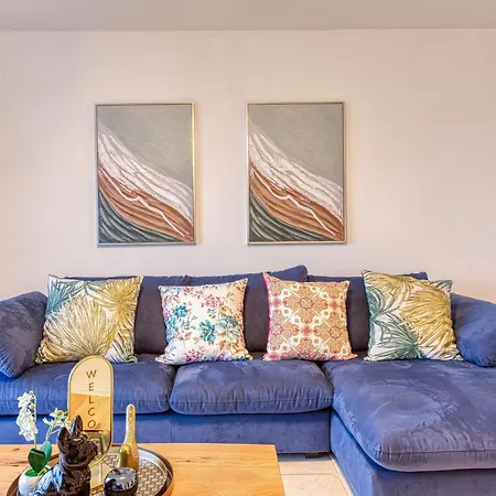 Life On Waters Edge With Unique Views In St Pauls By 360 Estates خليج سانت بول