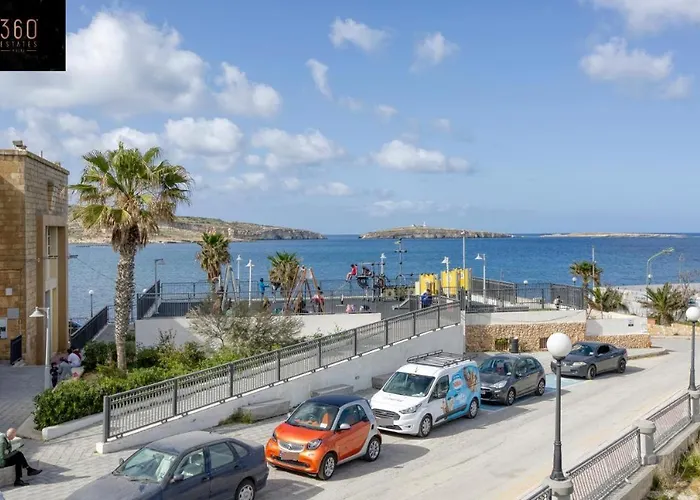 Life On Waters Edge With Unique Views In St Pauls By 360 Estates *