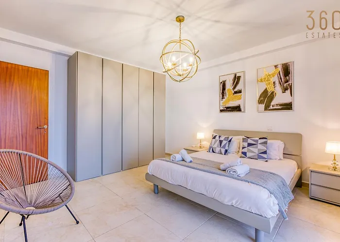 Life On Waters Edge With Unique Views In St Pauls By 360 Estates Appartamento St. Paul's Bay