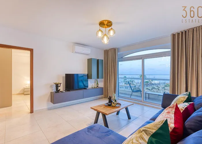 Life On Waters Edge With Unique Views In St Pauls By 360 Estates *