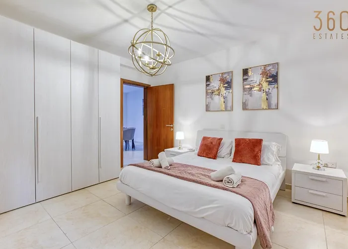 Life On Waters Edge With Unique Views In St Pauls By 360 Estates Appartamento St. Paul's Bay