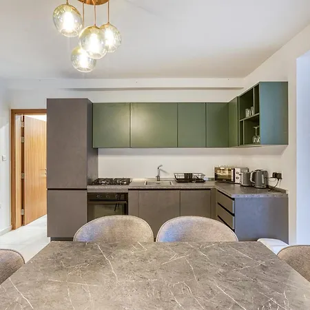 Life On Waters Edge With Unique Views In St Pauls By 360 Estates Apartment *
