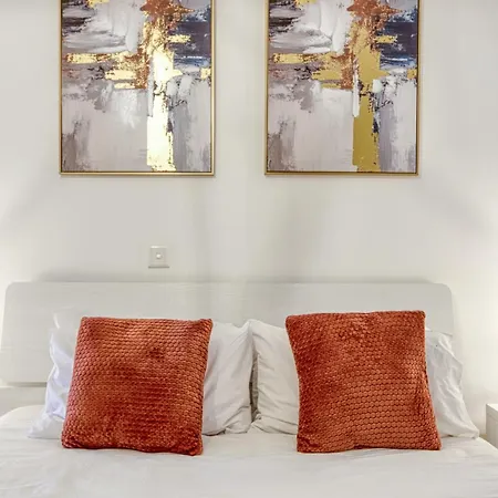 Apartment Life On Waters Edge With Unique Views In St Pauls By 360 Estates *